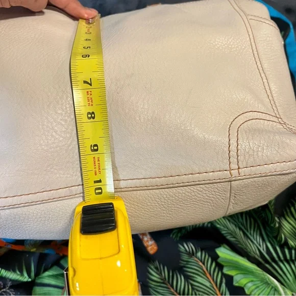 Coach Chelsea Pebble Leather Tote Bag Chalk Tan Work School Casual 
D1082-F12340 - Picture 11 of 13